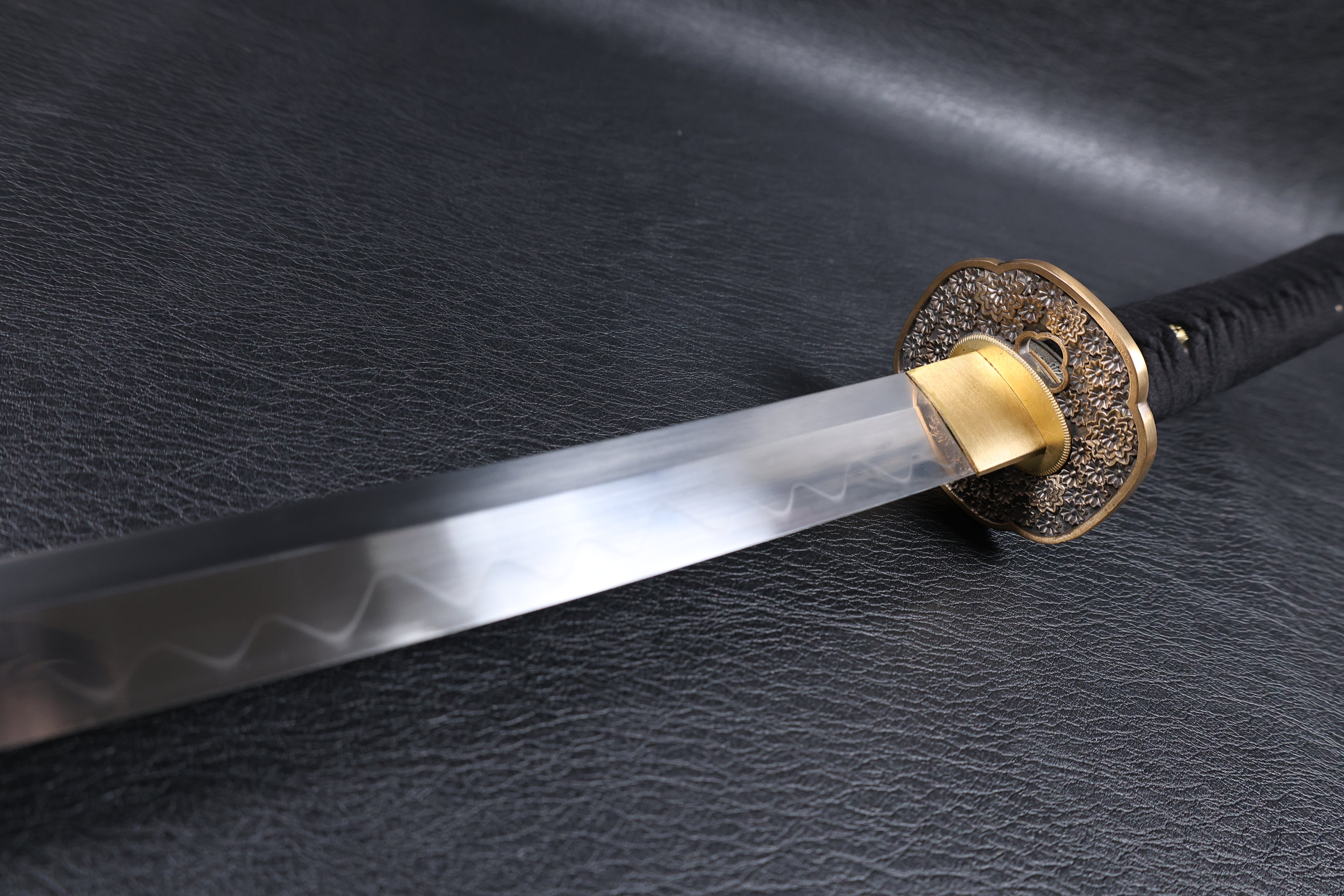 Katana Nobutsuna T10 Clay Tempered Blade with Notare Wave Hamon | KSA Huo