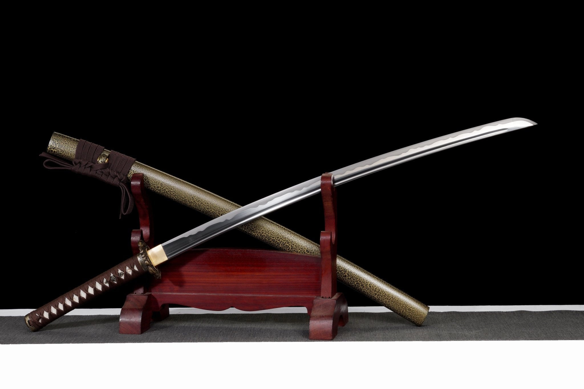 Katana Koi Surge Black and Gold Lacquered Saya Genuine Rayskin 鲤波 | KatanaSwordArt Katana For Sale 2025