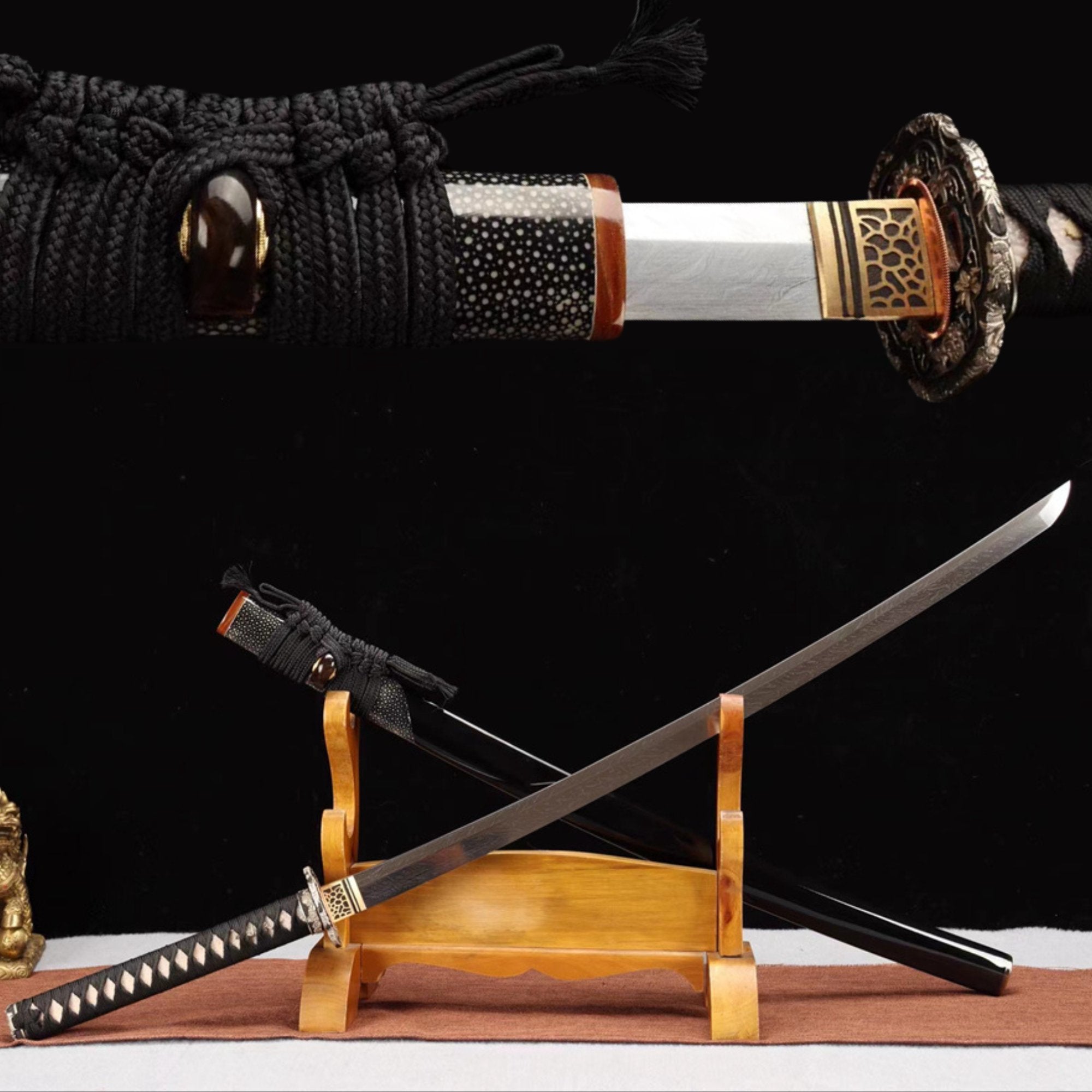 Katana Silver Lion Damascus Folded Steel Ray Skin Black Saya 銀獅 | KatanaSwordArt Katana For Sale 2025