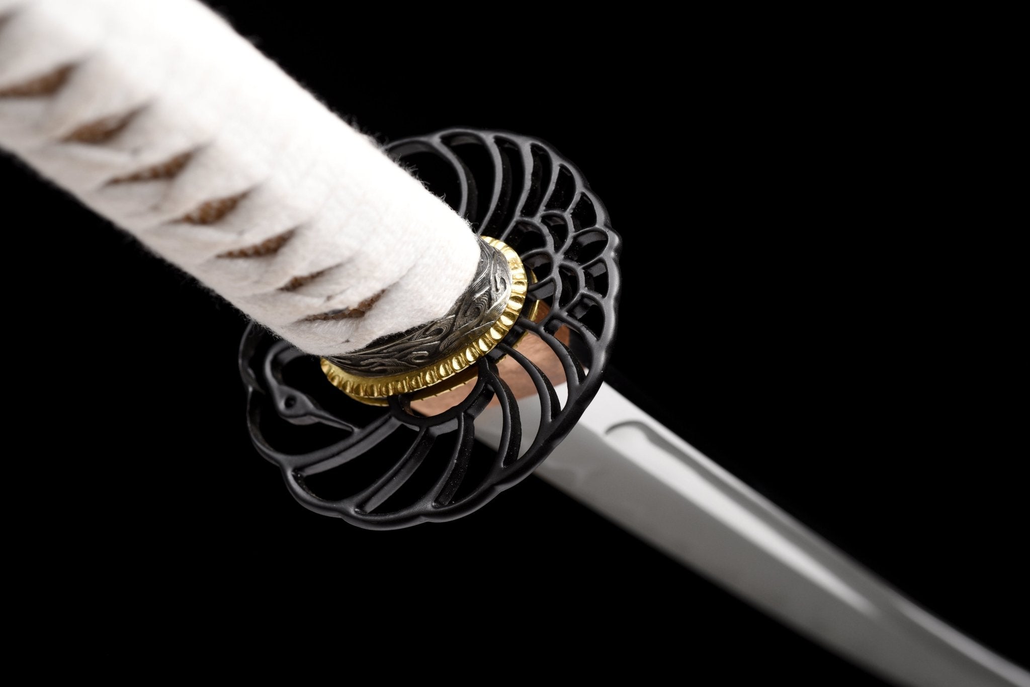 Performance Katana Snow Petal High Carbon Clay Tempered Black Saya 雪花 | KatanaSwordArt Katana For Sale 2025