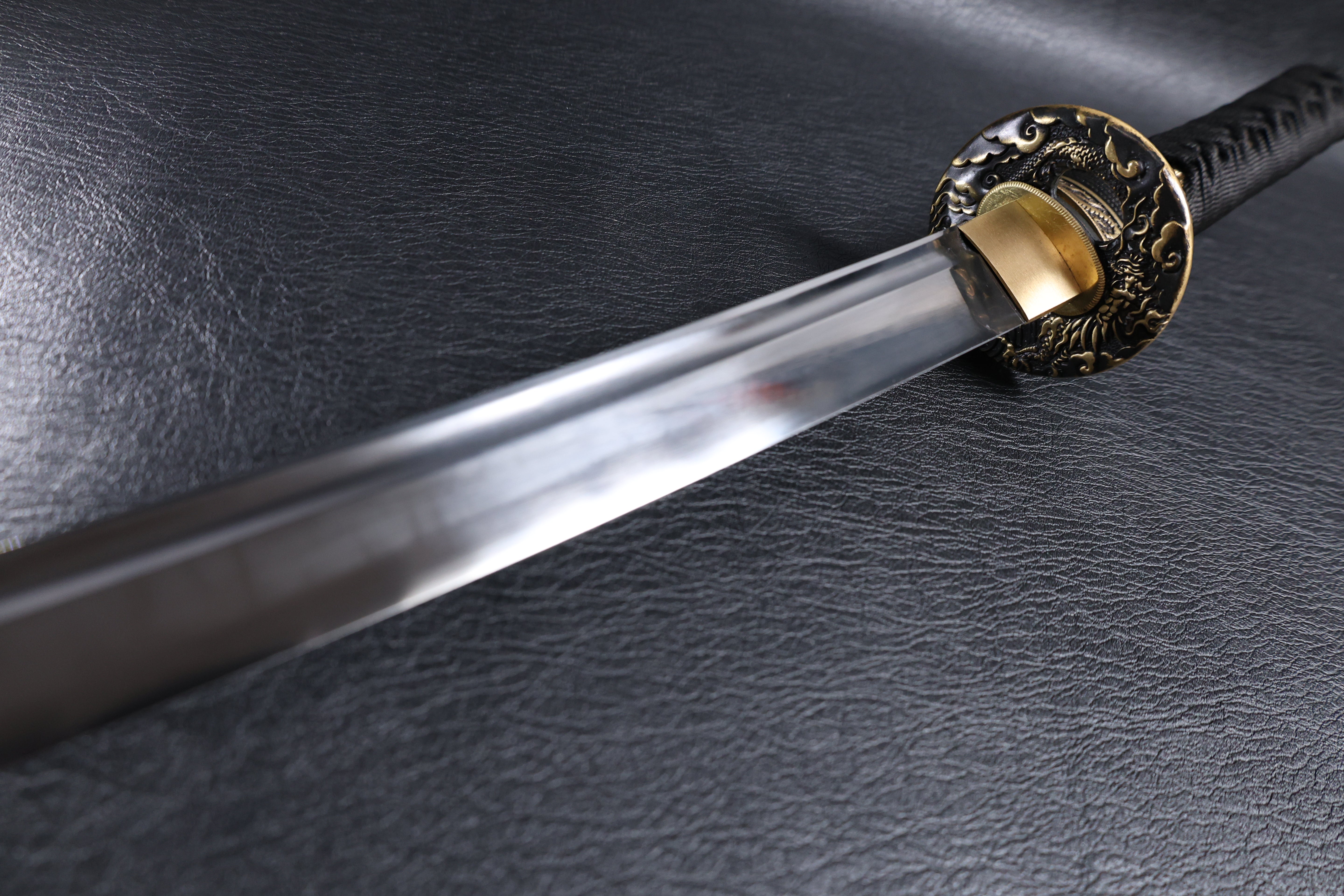 Katana Dragon Ascent Spring Steel Black Saya Genuine Rayskin