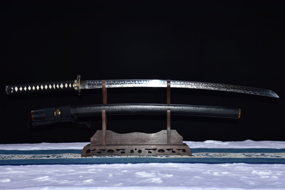 Katana Silver Tiger T10 Clay Tempered Ox Horn 銀虎 | KatanaSwordArt Katana For Sale